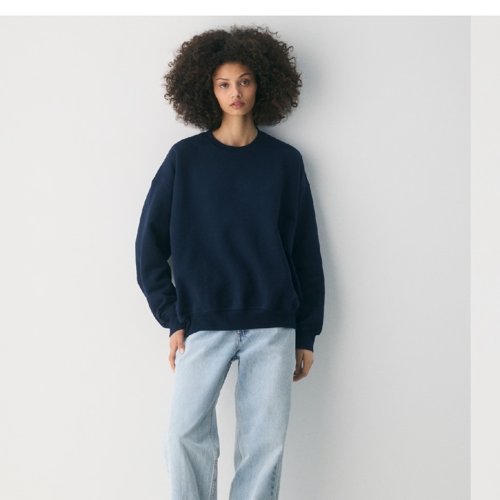 Aritzia Mega Fit Sweatfleece Cozy Fleece Sweatshirt in black